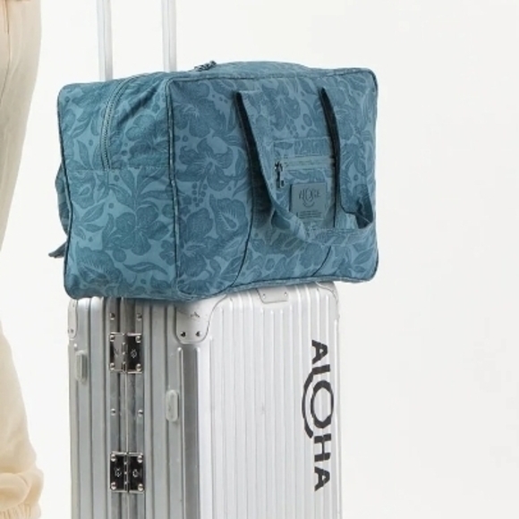 ALOHA Collection Blue Travel Bag with tropical floral print Breezy. - Picture 3 of 4